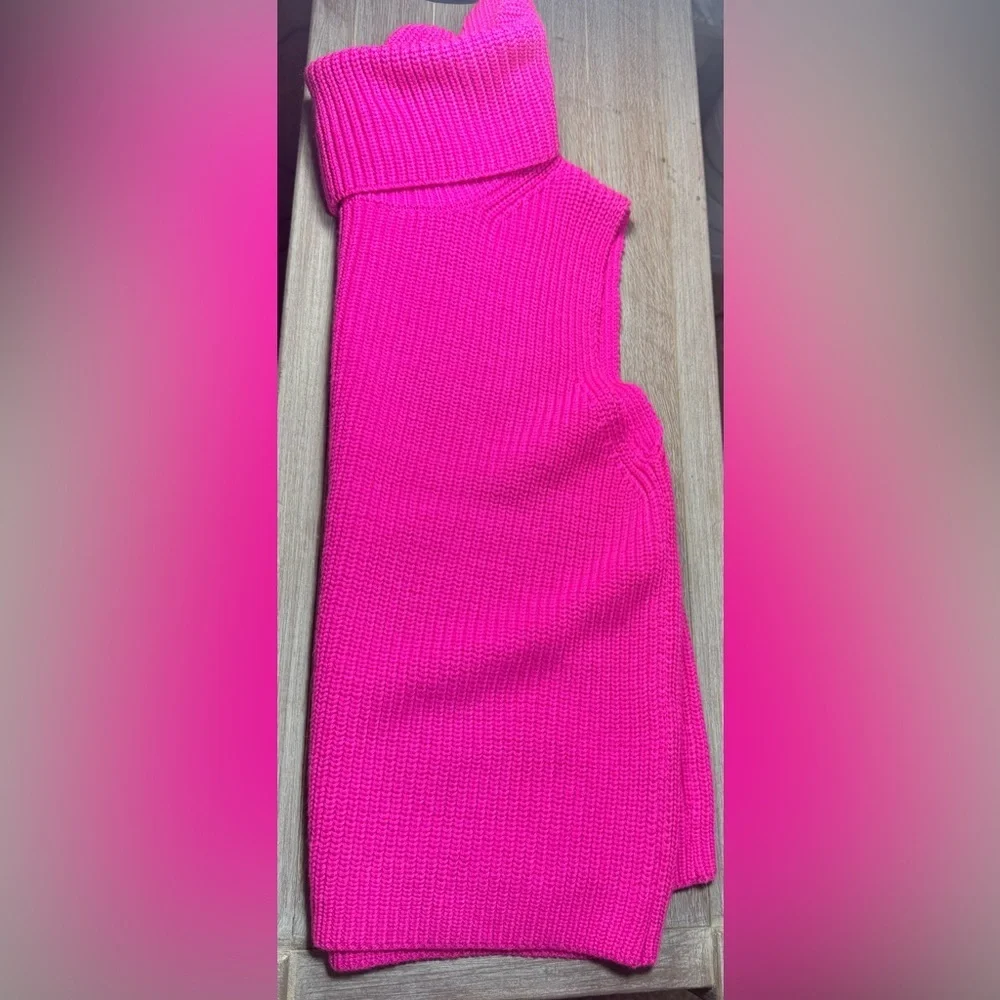 NWT Antonio Melani Dylon Sleeveless Bright Pink Turtleneck Sweater size Medium
